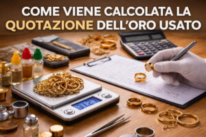 Valutazione dell’oro usato: bilancia di precisione, gioielli e strumenti di analisi
